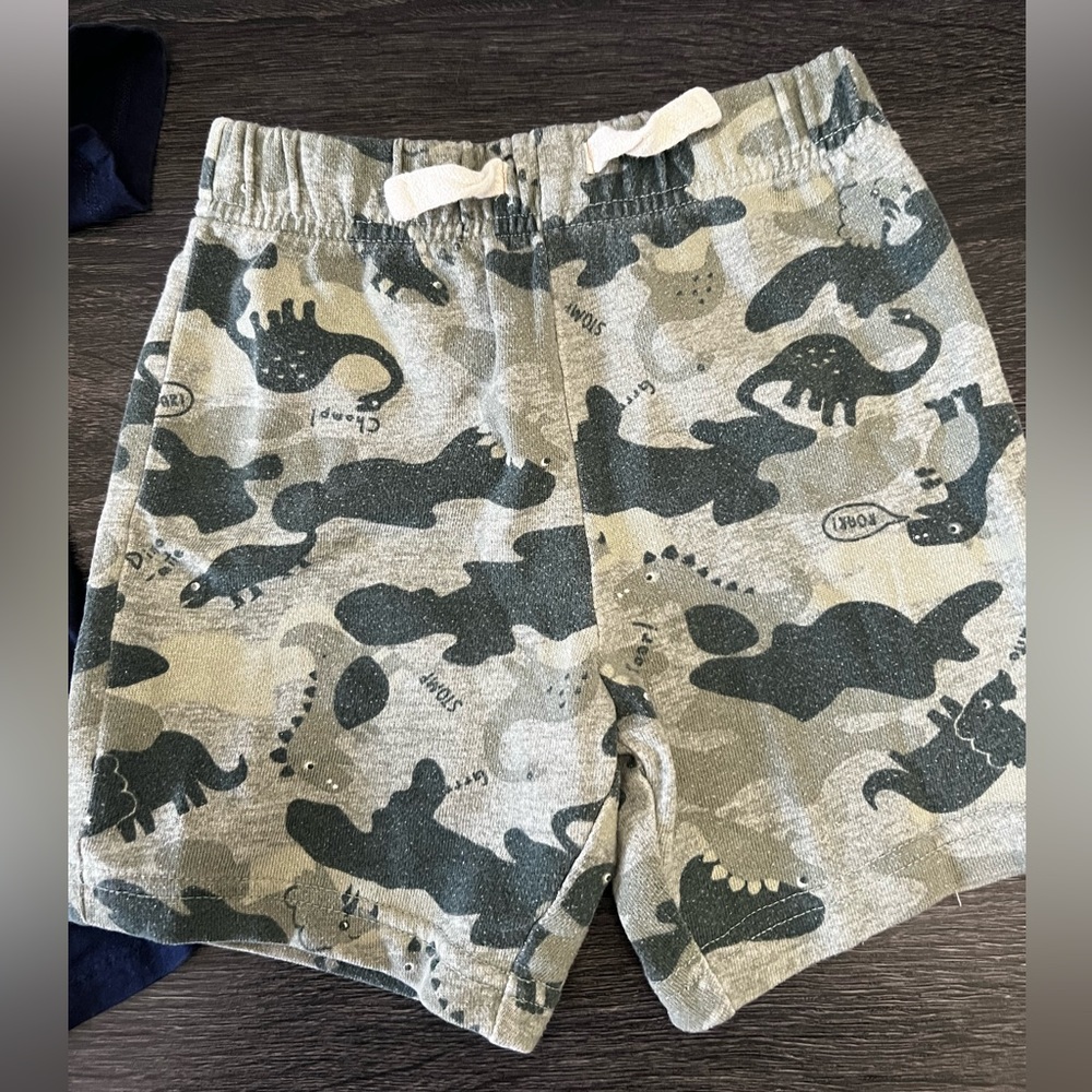 Children’s place dinosaur outfit - Picture 3 of 5